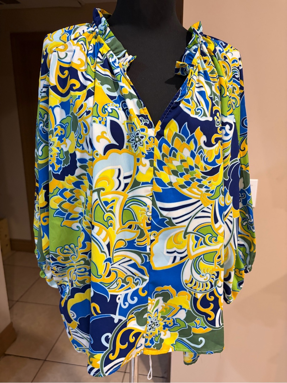 ANDREE BY UNIT Multicolor Yellow Blue Green Floral V-Neck blouse